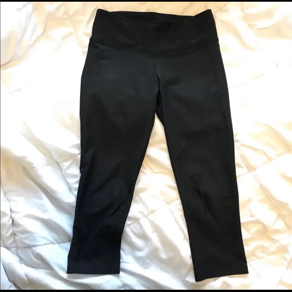 Nike Legend Cropped Leggings Dri-Fit